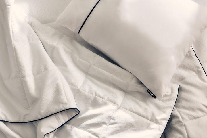 The new Delta One bedding set will include the Missoni duvet and white sleeping pillow, which feature a subtle and elegant Missoni zigzag design and navy accents. 