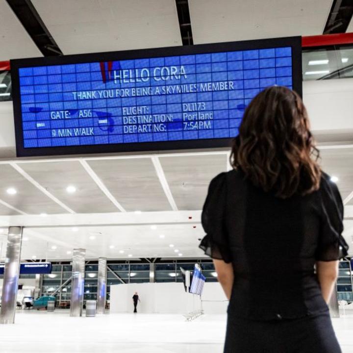 Customer at DTW looking at the new PARALLEL REALITY experience screen