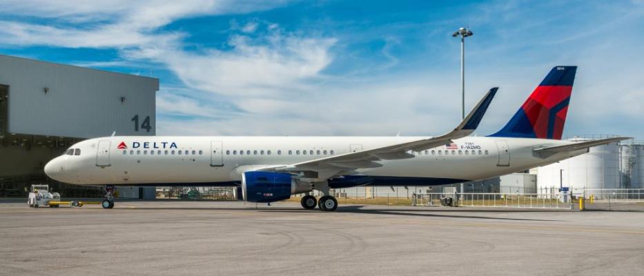 Airbus 321-200 parked