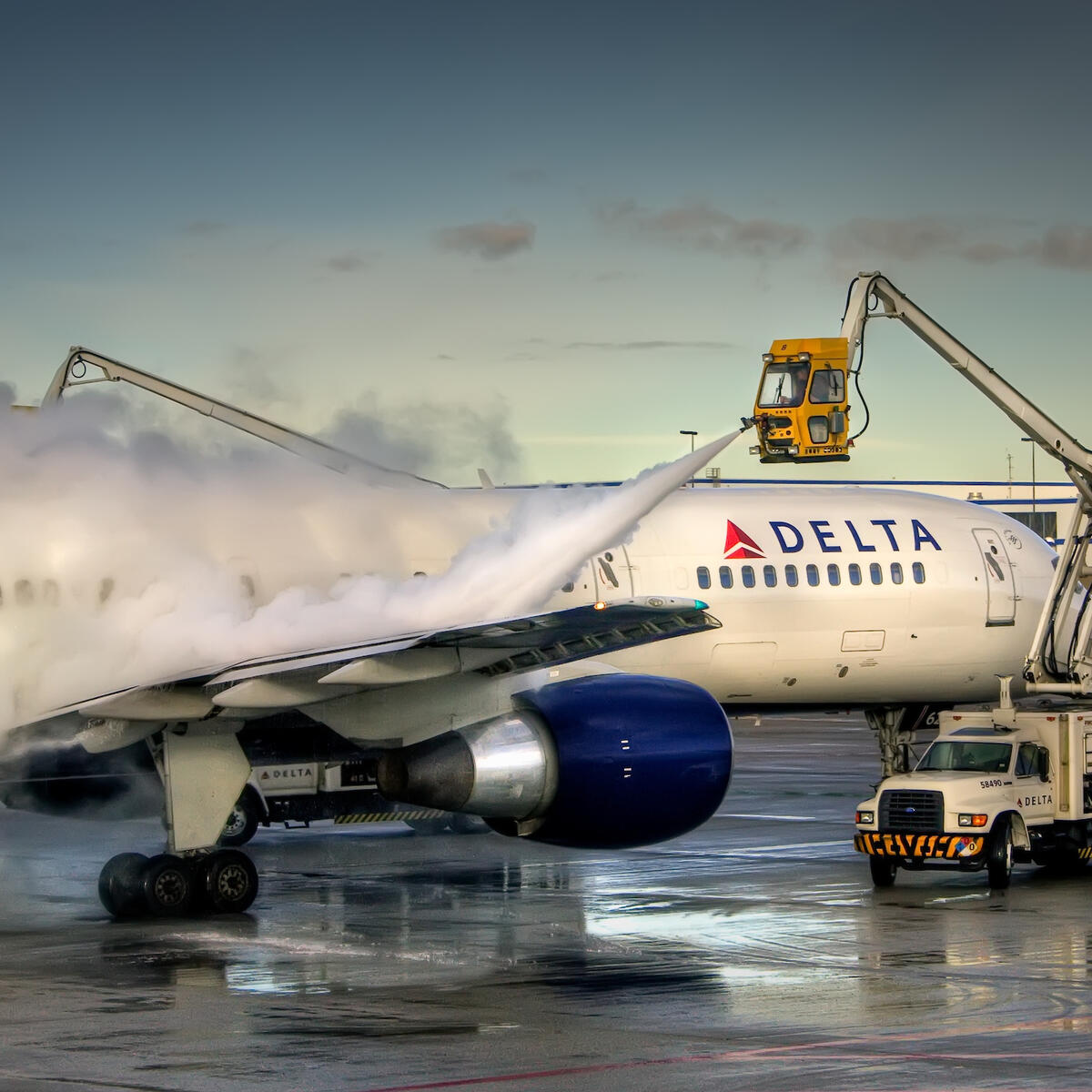 Deicing aircraft