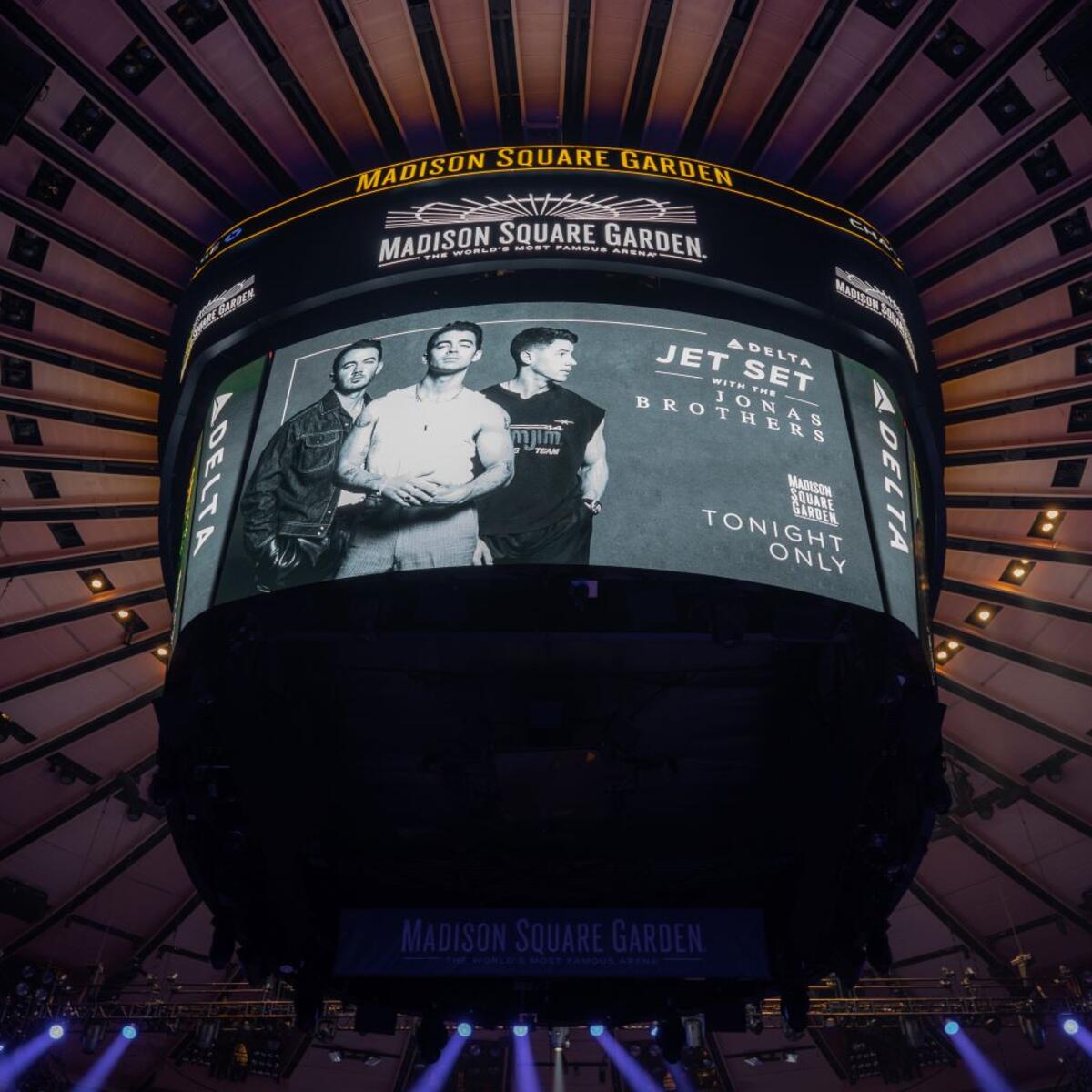 A display advertisement at the Jet Set with the Jonas Brothers concert includes mention of Delta.