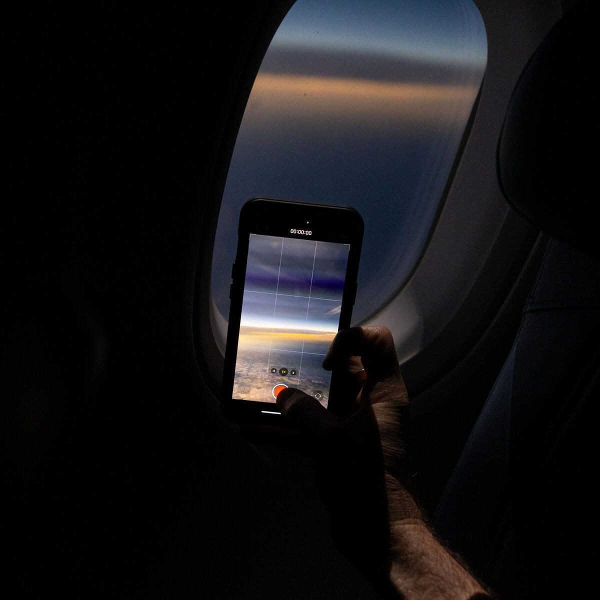 Customers on board DL 1010 from Dallas Fort Worth International Airport (DTW) to Detroit Wayne County Metropolitan Airport (DFW) view the solar eclipse.