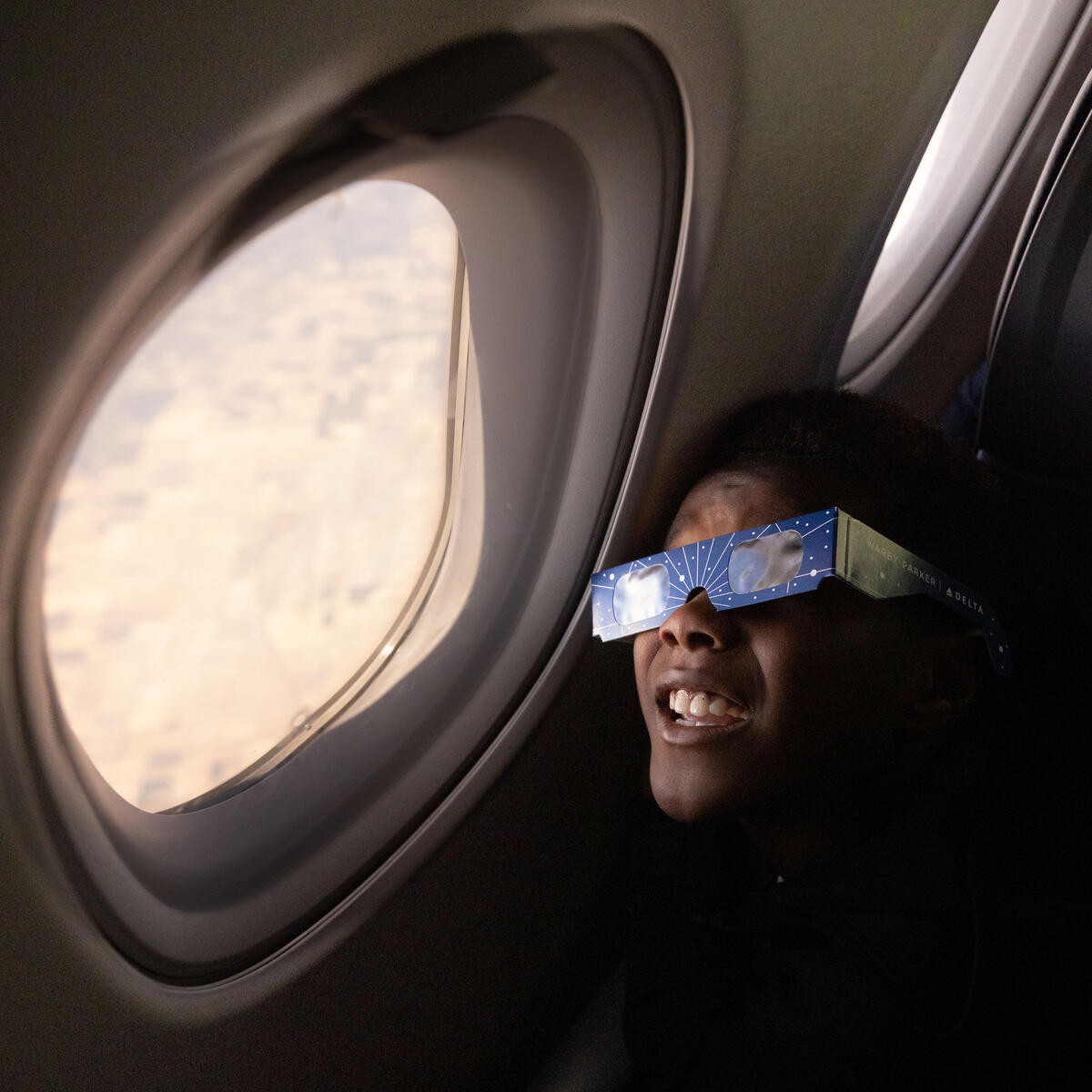 Customers on board DL 1010 from Dallas Fort Worth International Airport (DTW) to Detroit Wayne County Metropolitan Airport (DFW) view the solar eclipse.