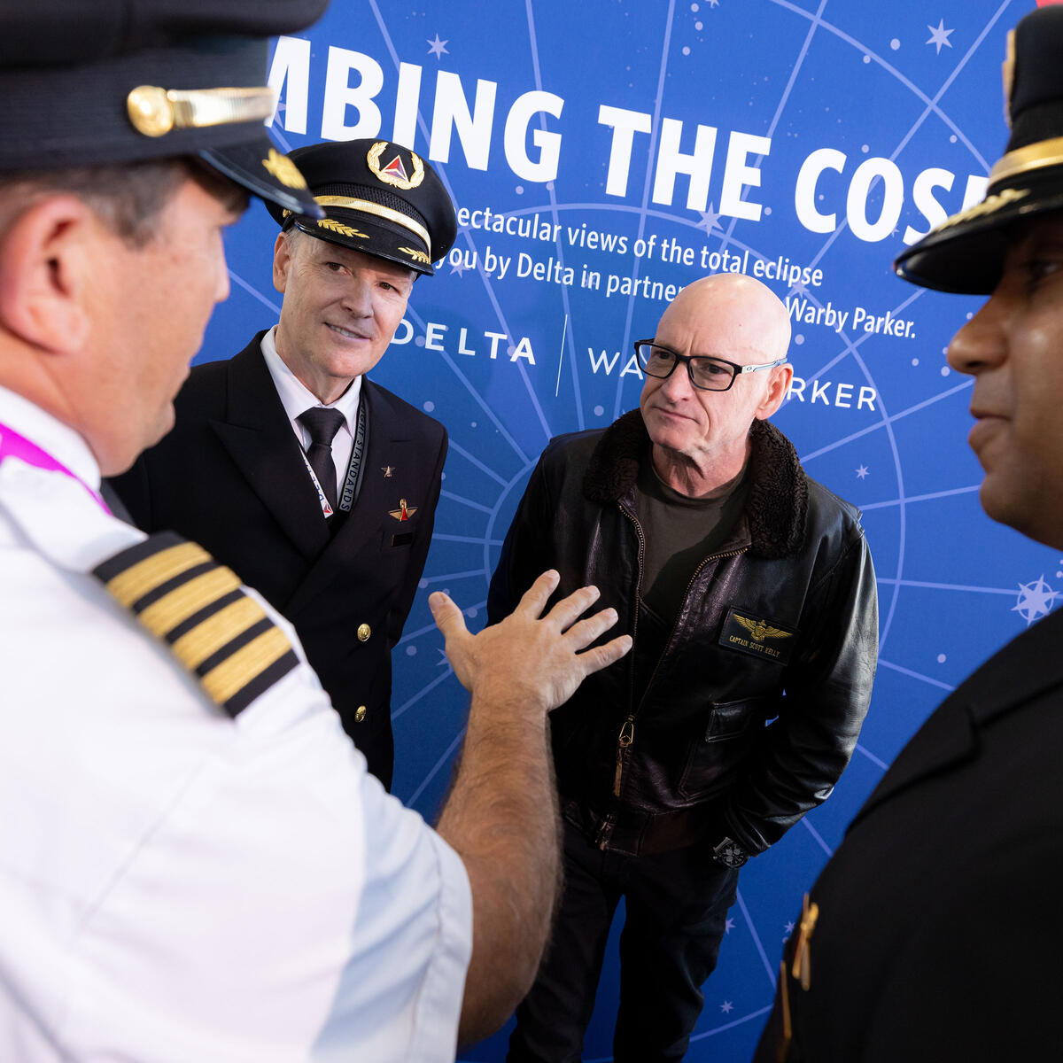 Astronaut Scott Kelly greeted Delta eclipse flight customers and crew upon their arrival to Detroit Metropolitan Wayne County Airport (DTW).