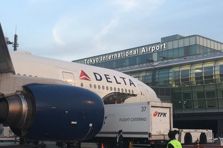 Boeing 777 in Tokyo