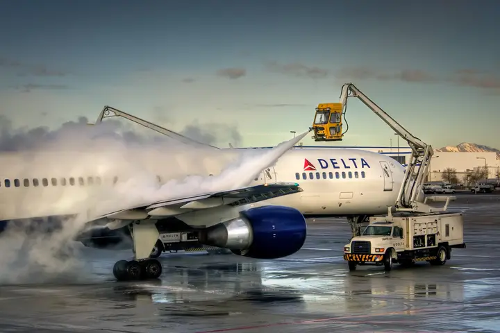 Deicing aircraft