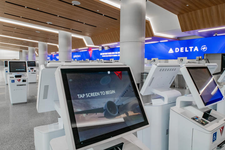 LAX Check-in March 2022