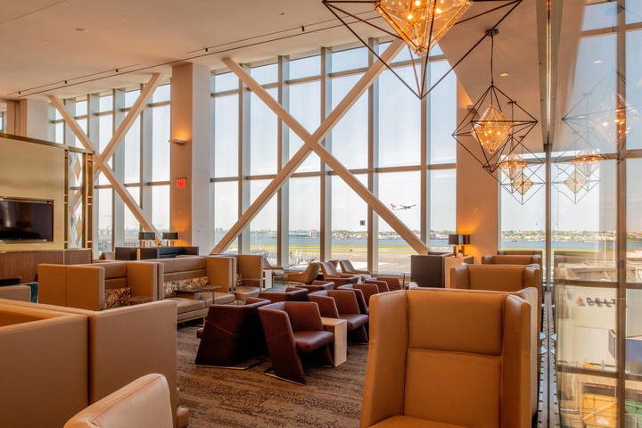 Delta Sky Club at LaGuardia, view of runways