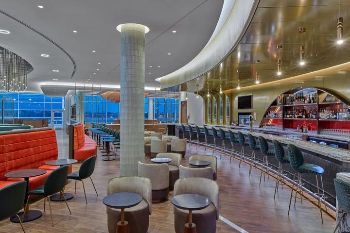 Delta's MSP G-Club features two premium bars.