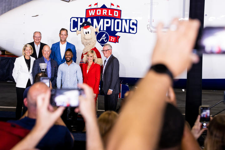 Braves Plane 2022-Group Shot