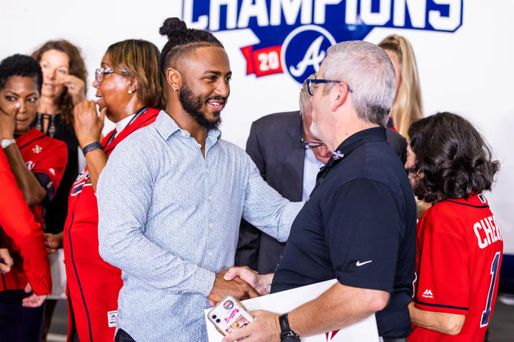 Braves Plane-Ozzie Albies-2022