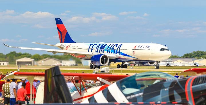 Oshkosh-Team USA Plane-Runway