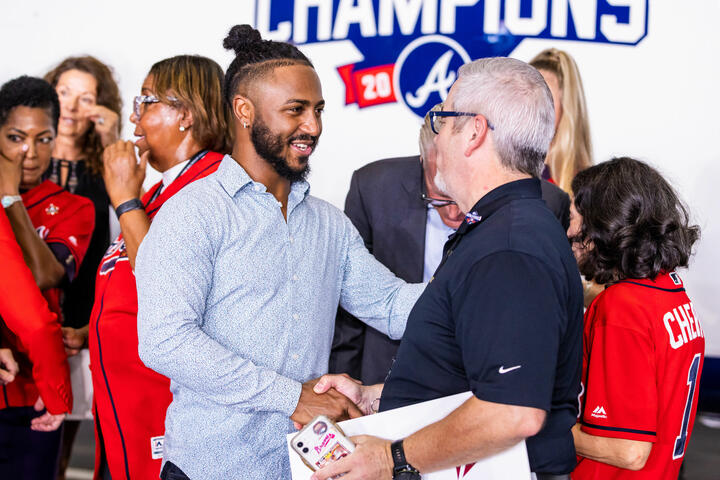 Braves Plane Ozzie Albies 2022