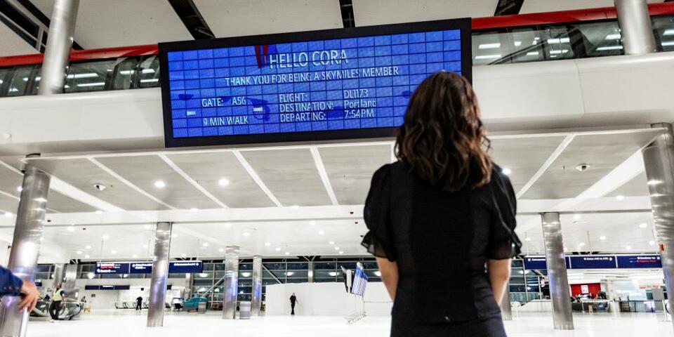 Customer at DTW looking at the new PARALLEL REALITY experience screen