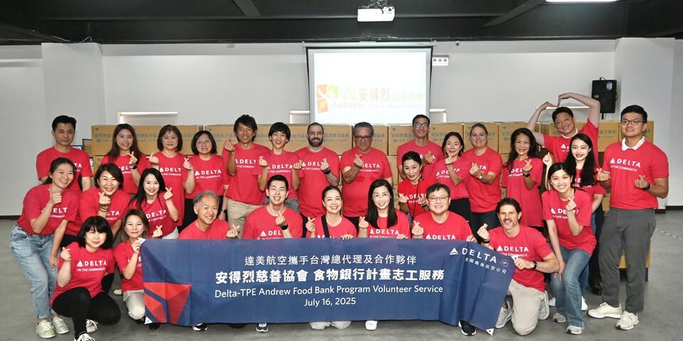 Taipei volunteers at Food Bank