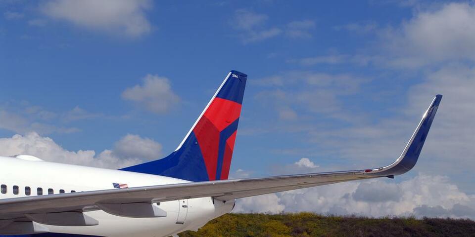The tail and wing of a Boeing 737-800