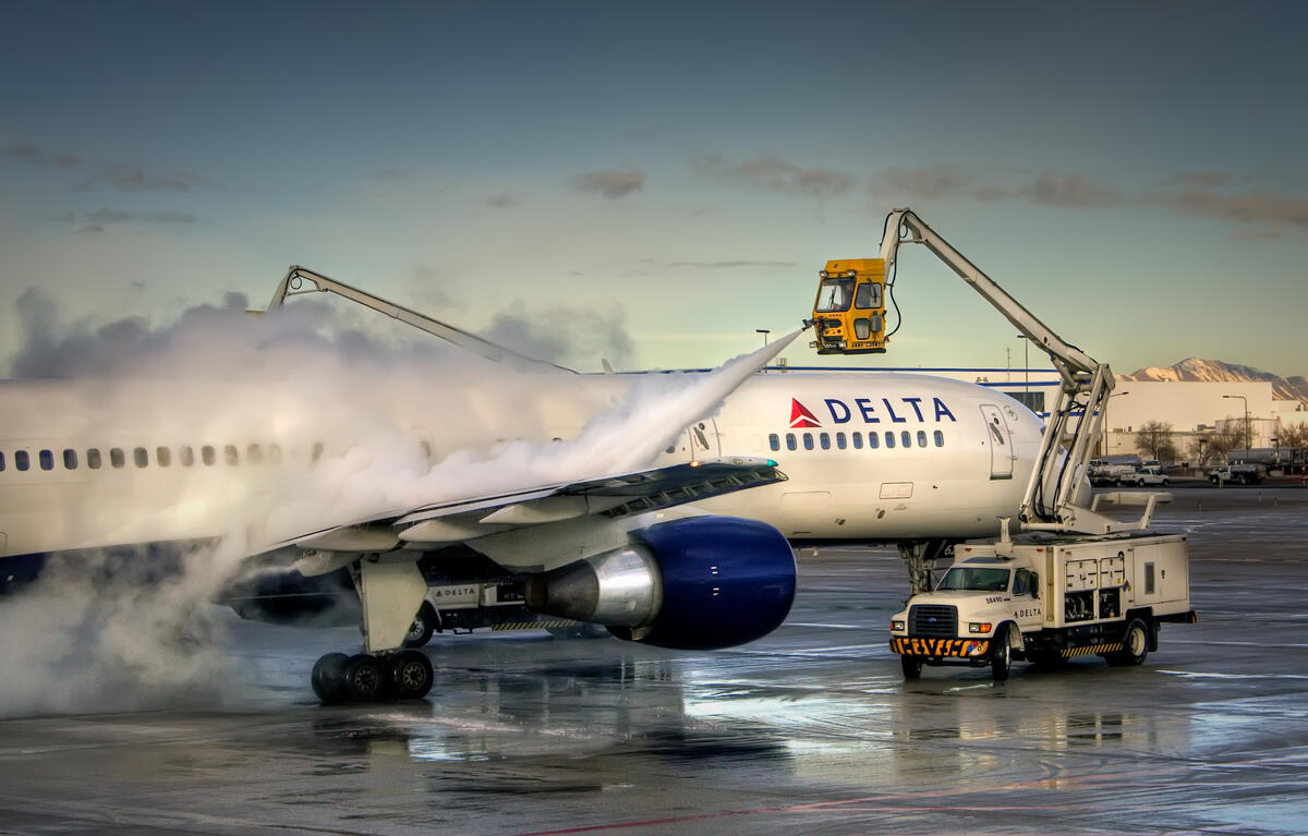 Deicing plane in Salt Lake City