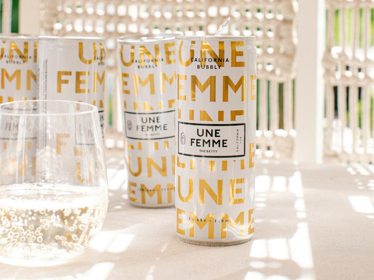 Un Femme The Betty white sparkling wine