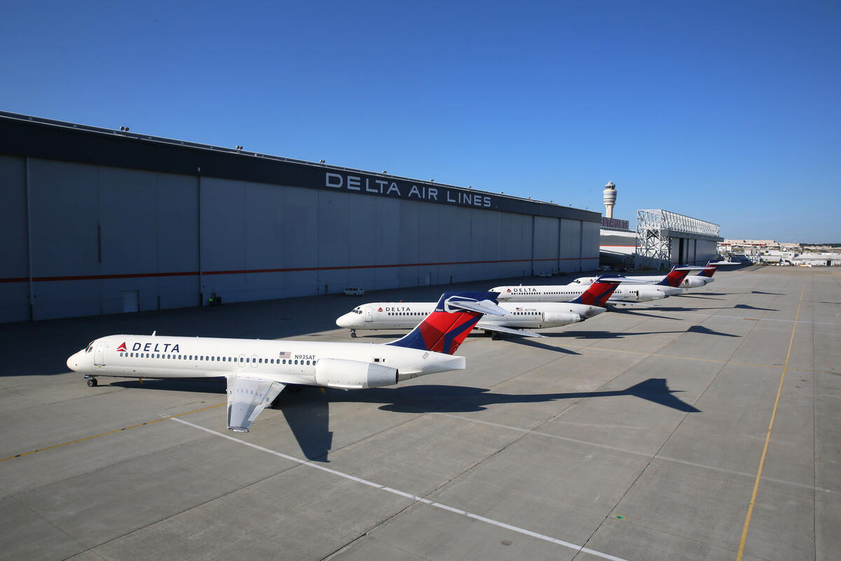 Side view of parked Boeing 717-200 aircraft