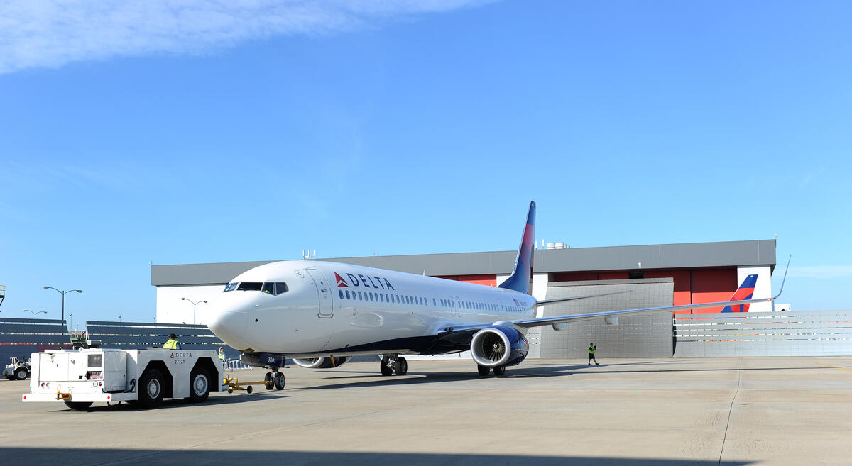 A straightforward shot of a 737-900 is captured on a runway.