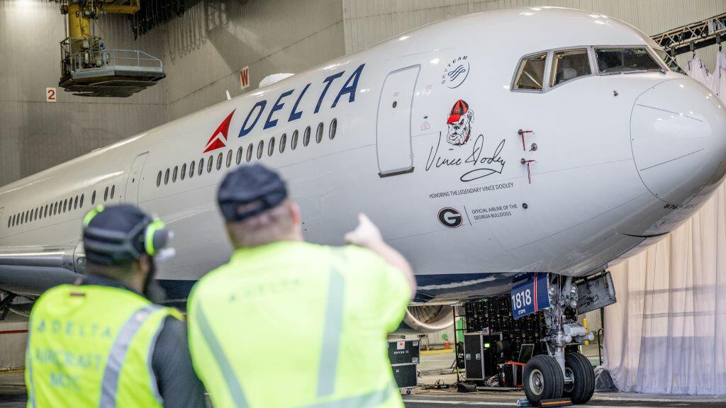 Delta commemorated the life and legacy of renowned University of Georgia football coach Vince Dooley with the dedication of a Boeing 767-400 featuring a memorial seal honoring the Hall of Famer.  