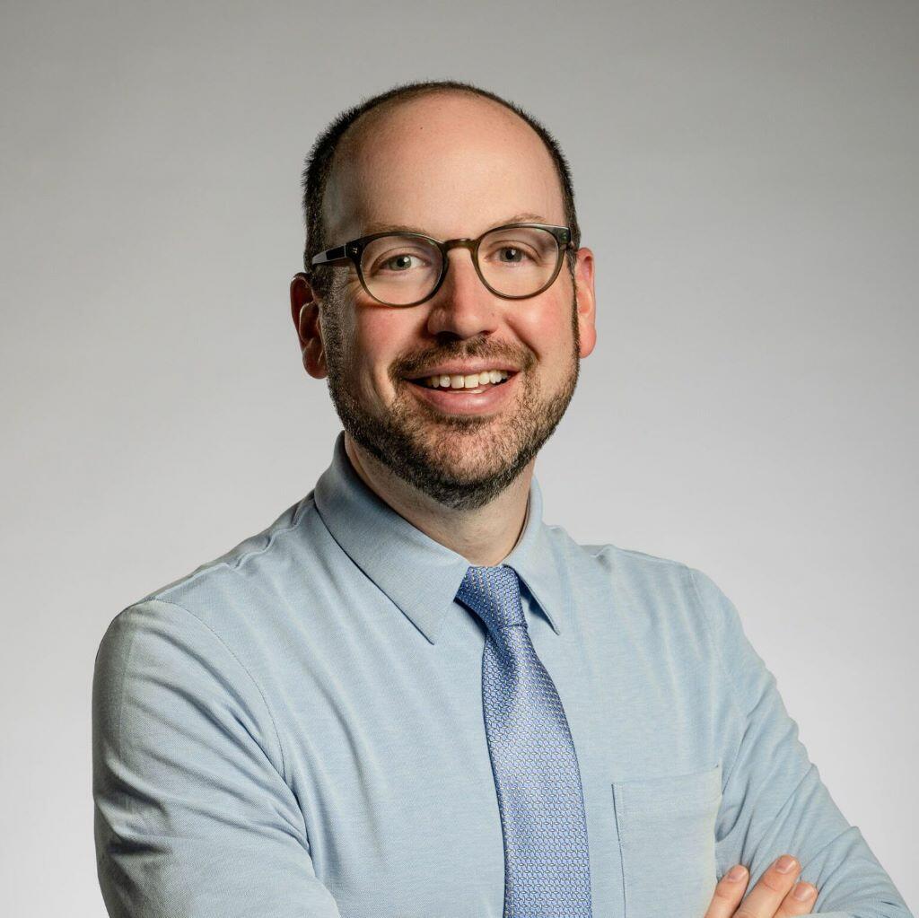 A headshot of Ekrem Dimbiloglu, Delta Air Lines’ Managing Director of Customer Experience, Delta Studio & Wi-Fi