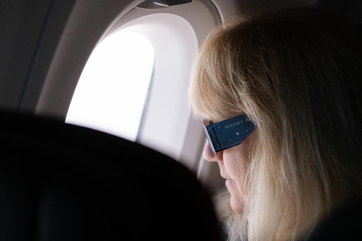 Customers on board DL 1010 from Dallas Fort Worth International Airport (DTW) to Detroit Wayne County Metropolitan Airport (DFW) view the solar eclipse.