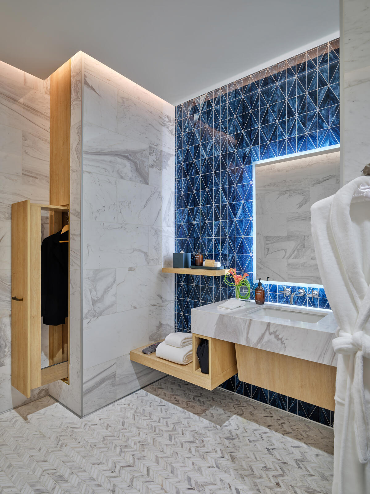 Guests at The Delta Lounge-JFK can freshen up at one of eight well-appointed shower suites, featuring towels, bathrobes and slippers, Grown Alchemist products, and more. 