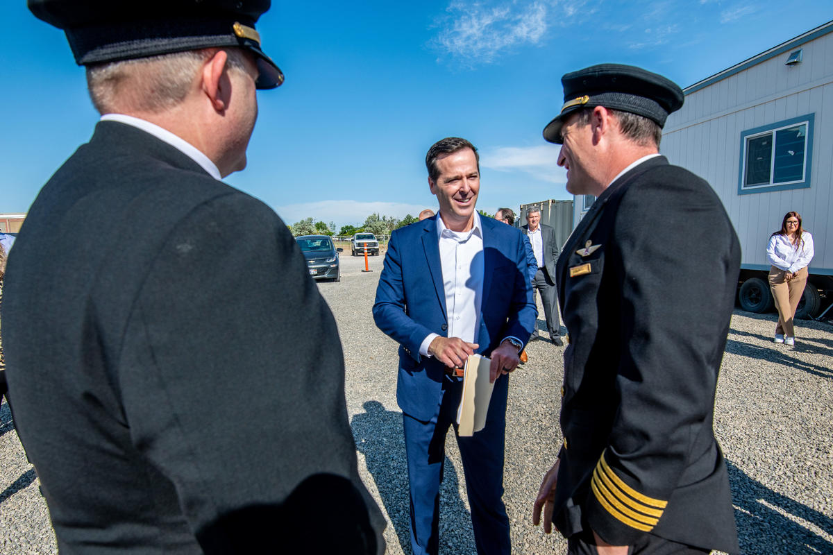 Brad Sheehan, V.P. of Flight Training & Standards at Delta, speaks to pilots during the groundbreaking of Delta's&nbsp;new pilot training facility in its key Mountain West hub, Salt Lake City.